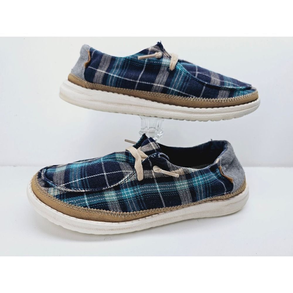 HeyDude Women 7 Comfy footwear